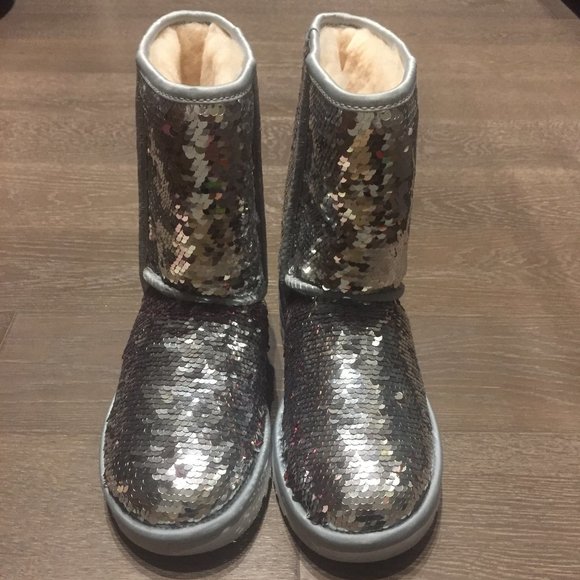 ⭐HOST PICK⭐ Super Sparkly classic short silver & pink (reversible) sequin UGGS - Picture 1 of 5